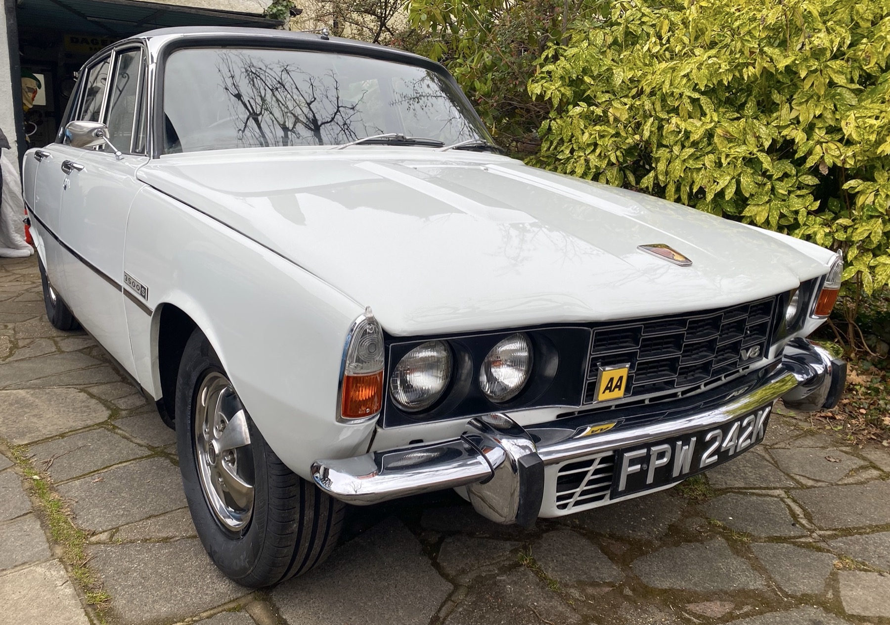 1975 Rover P6