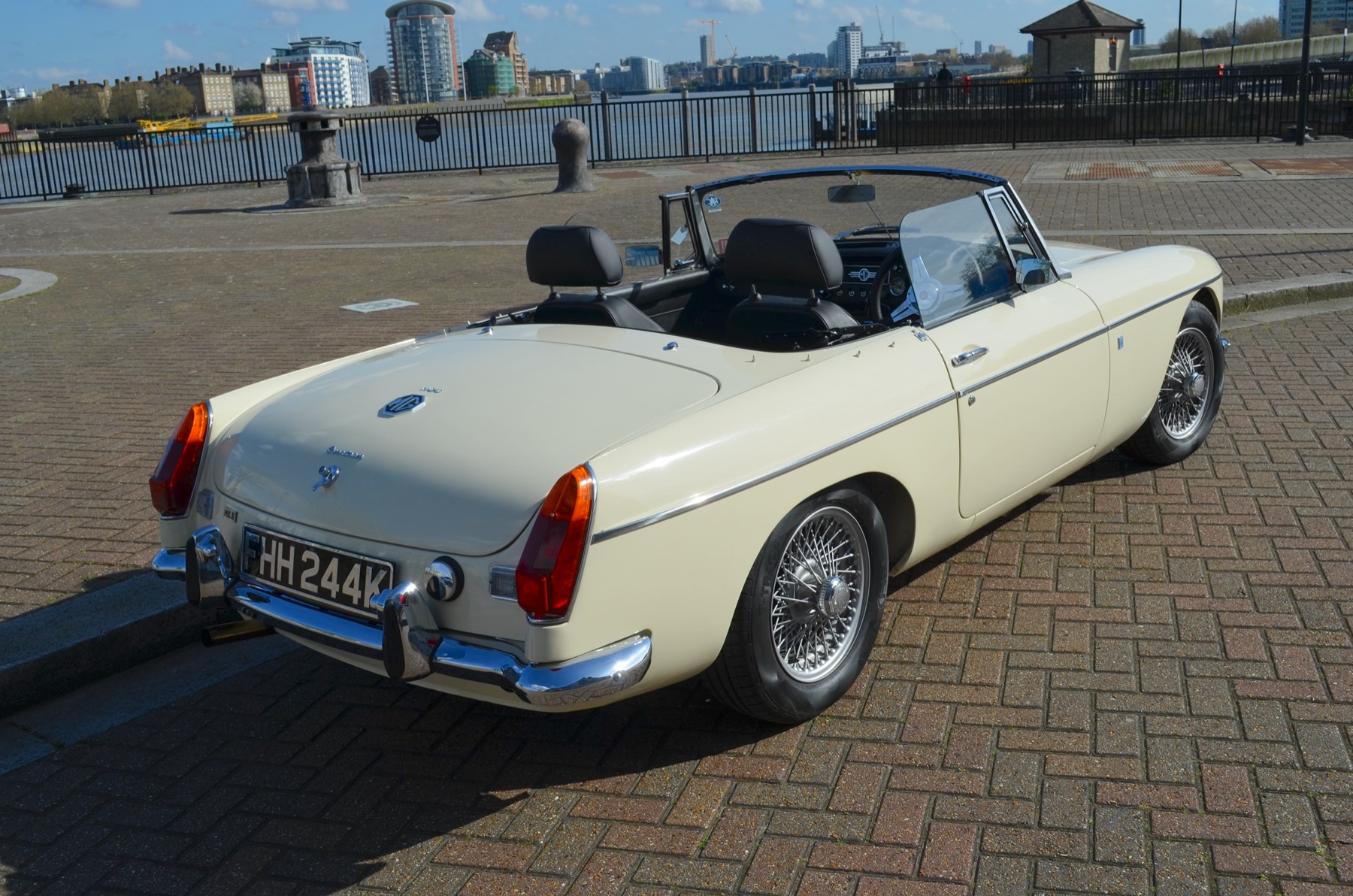 1972 MG B
