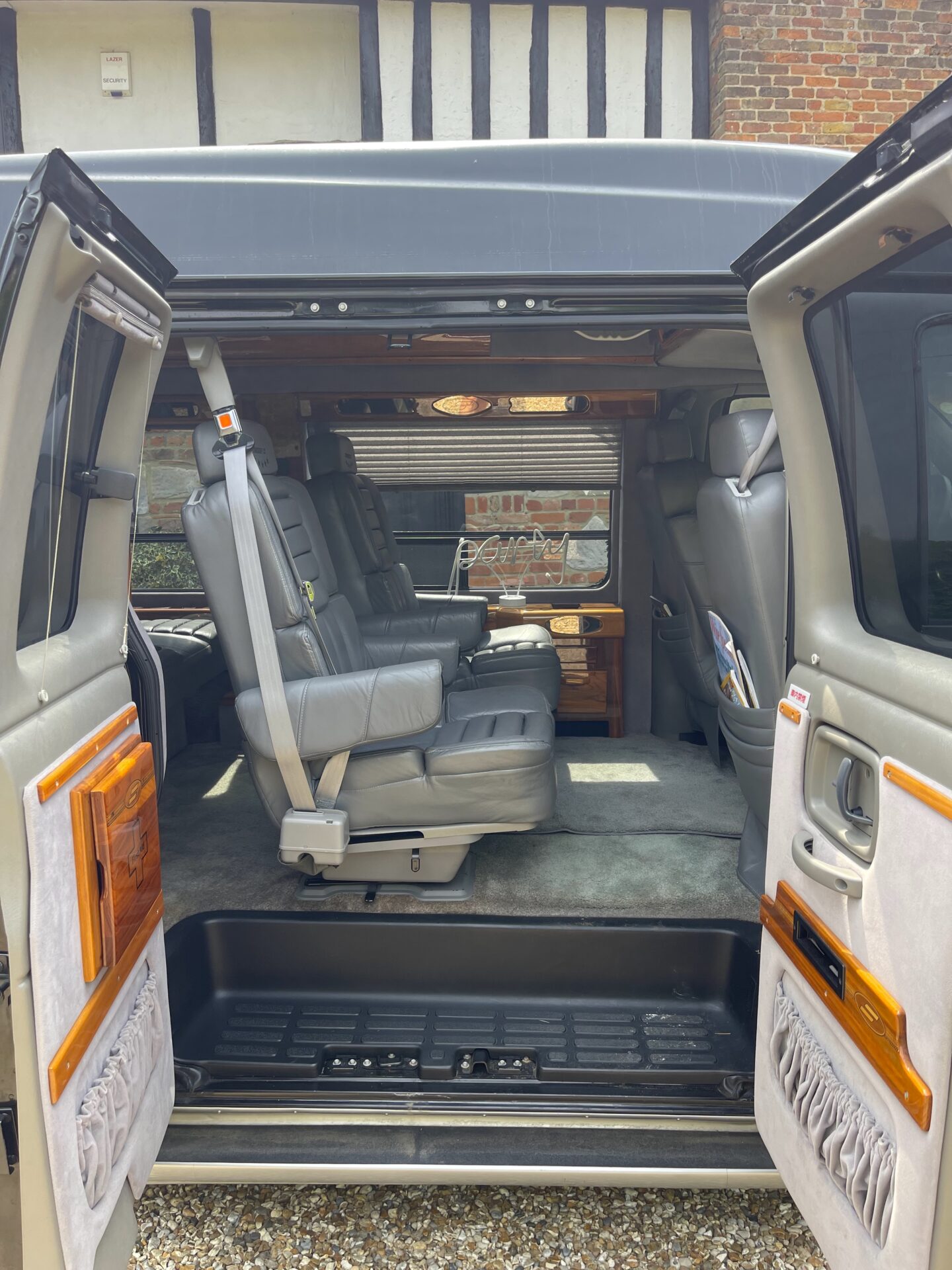 2000 Chevrolet Express Starcraft