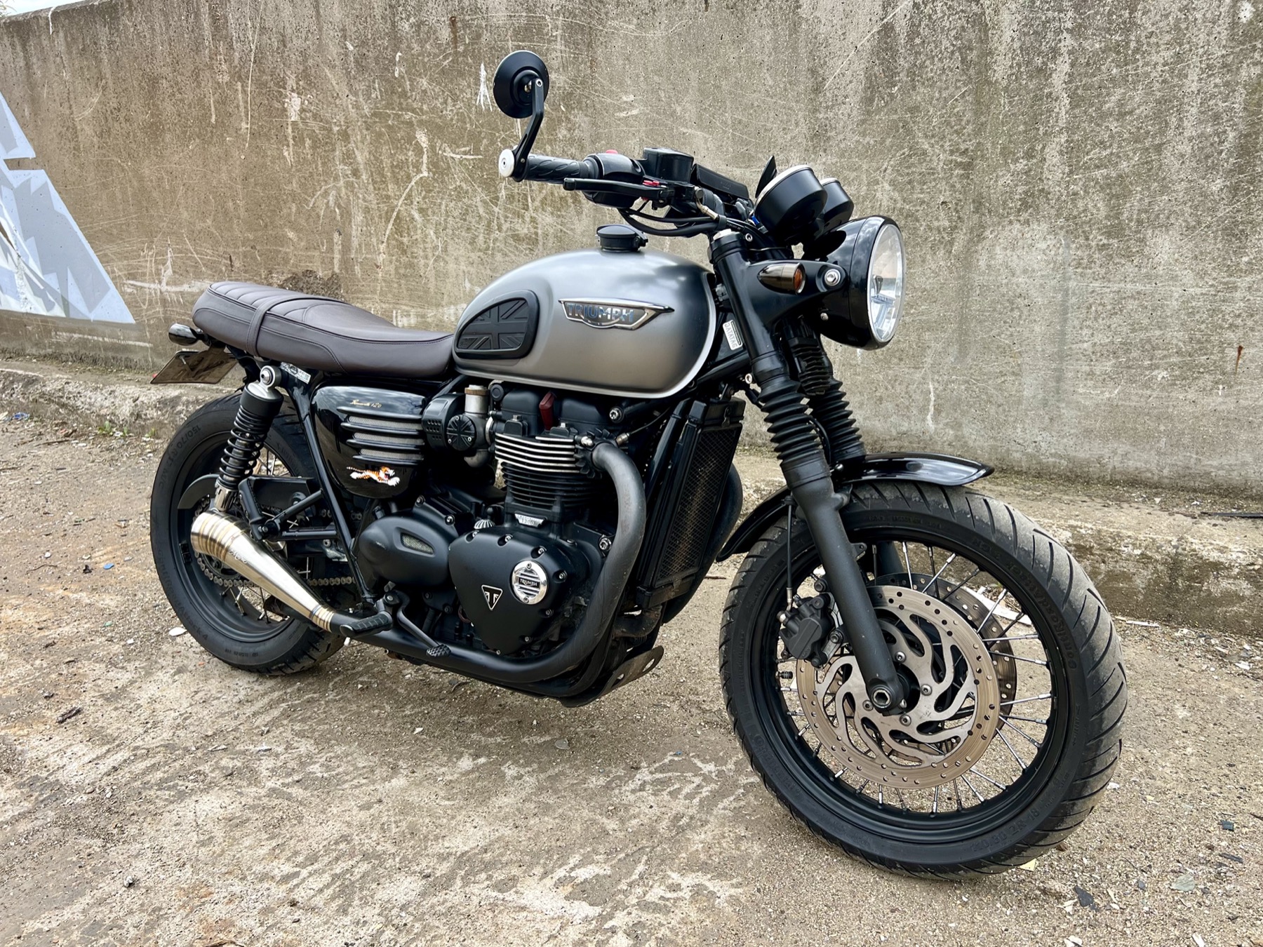 Triumph Bonneville - London based Action Vehicle Hire Car Motorbike Bus Coach Vehicle Supply Film TV Productions