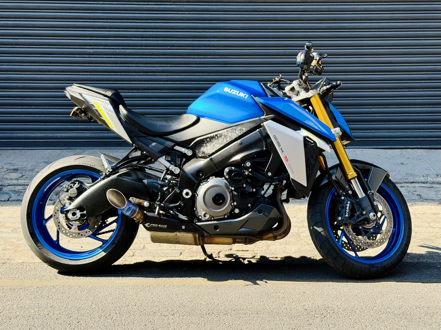 Suzuki GSX-S1000 - London based Action Vehicle Hire Car Motorbike Bus Coach Vehicle Supply Film TV Productions