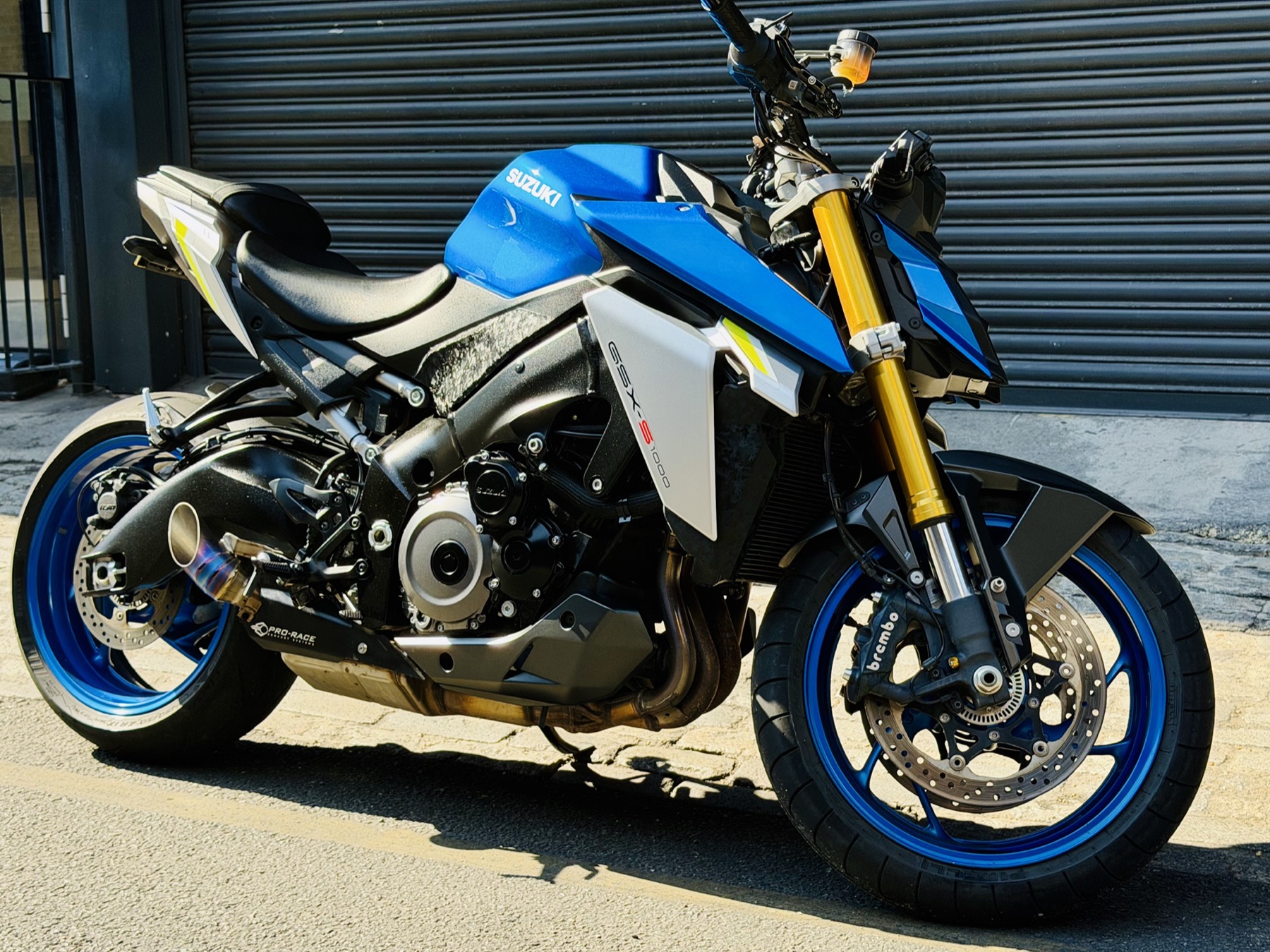 Suzuki GSX-S1000 - London based Action Vehicle Hire Car Motorbike Bus Coach Vehicle Supply Film TV Productions